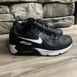 NWOT Nike Air Max Sneakers/7Y